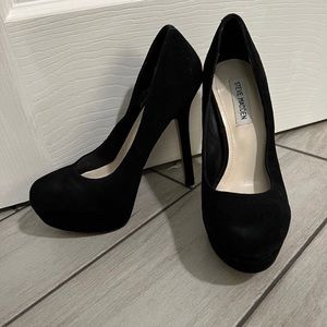 Steve Madden black suede Bevv pump late 2000s early 2010s
